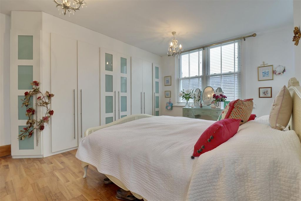 Additional image 11 of 3 bed maisonette for saleLangstone High Street, Havant PO9