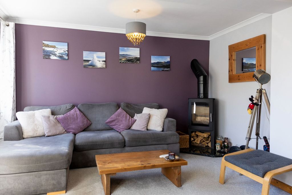 Property photo 3 of 17 Photo 4