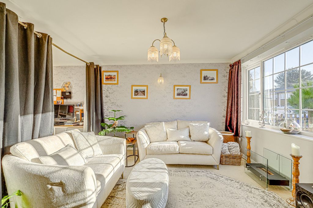 Property photo 3 of 32