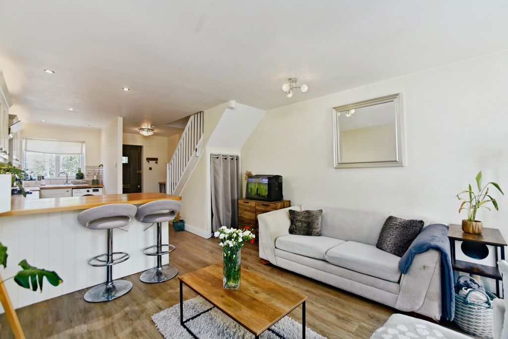 Property photo 3 of 20 Pbox-Img.Jpg