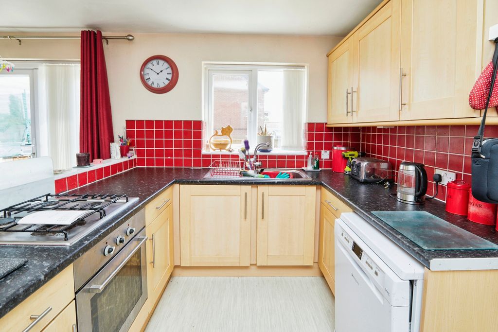Property photo 3 of 17 Kitchen