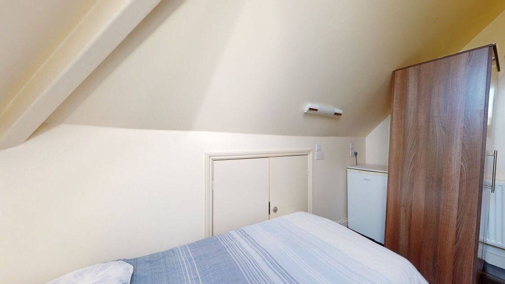 Property photo 3 of 8 Bedroom