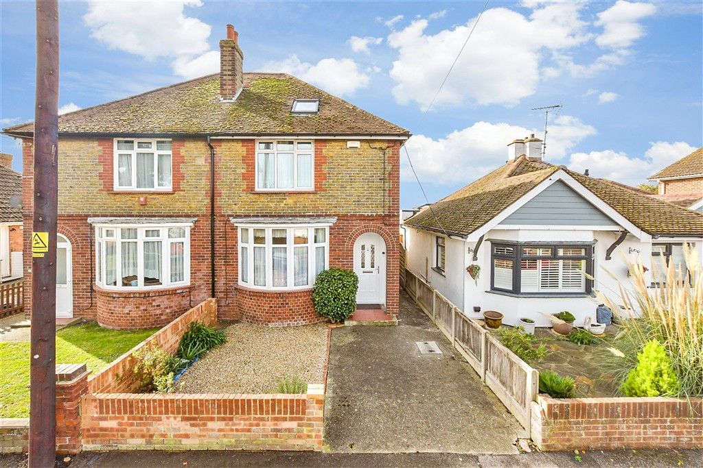 Property photo 1 of 17 External (Brochure)