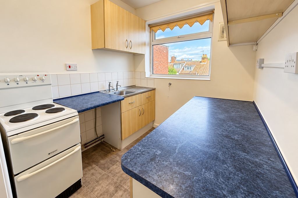 Property photo 3 of 7 Kitchen