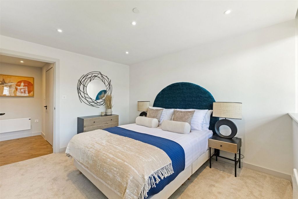 Property photo 3 of 6 Show Home