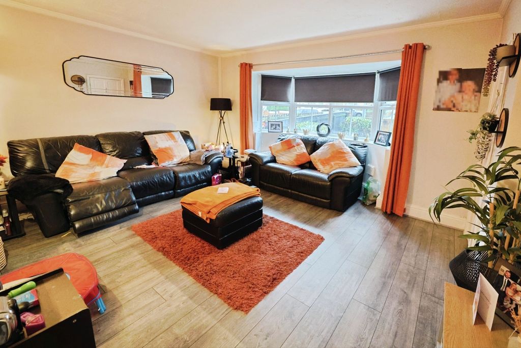 Property photo 3 of 18 Pbox-Img.Jpg