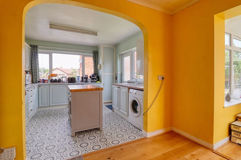 Property photo 3 of 12 Kitchen