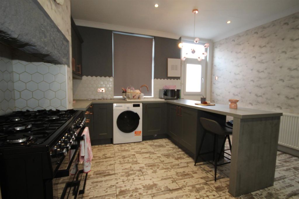 Property photo 3 of 13 Kitchen