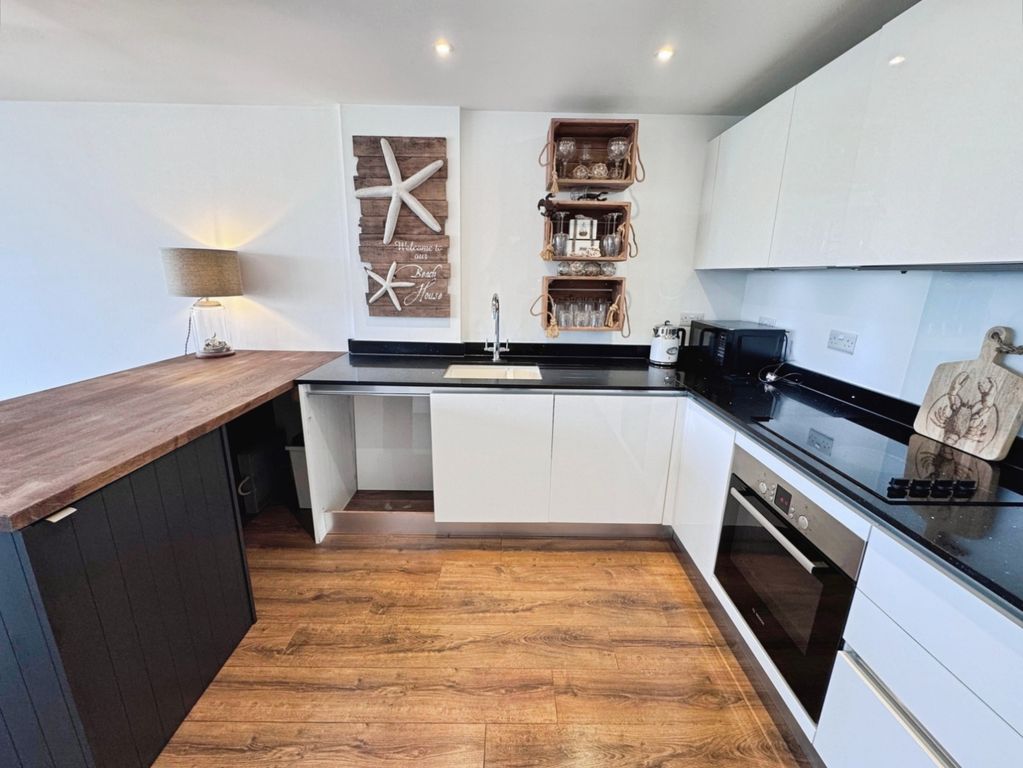 Property photo 2 of 16 Kitchen