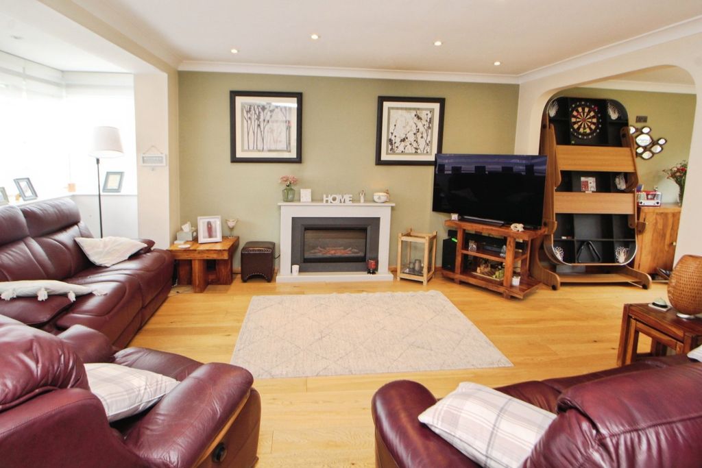 Property photo 2 of 15 Picture No. 11