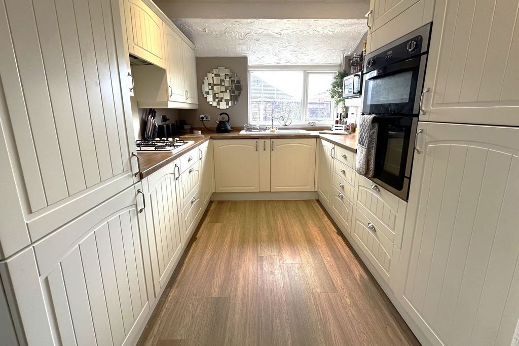 Property photo 3 of 12 Gallery