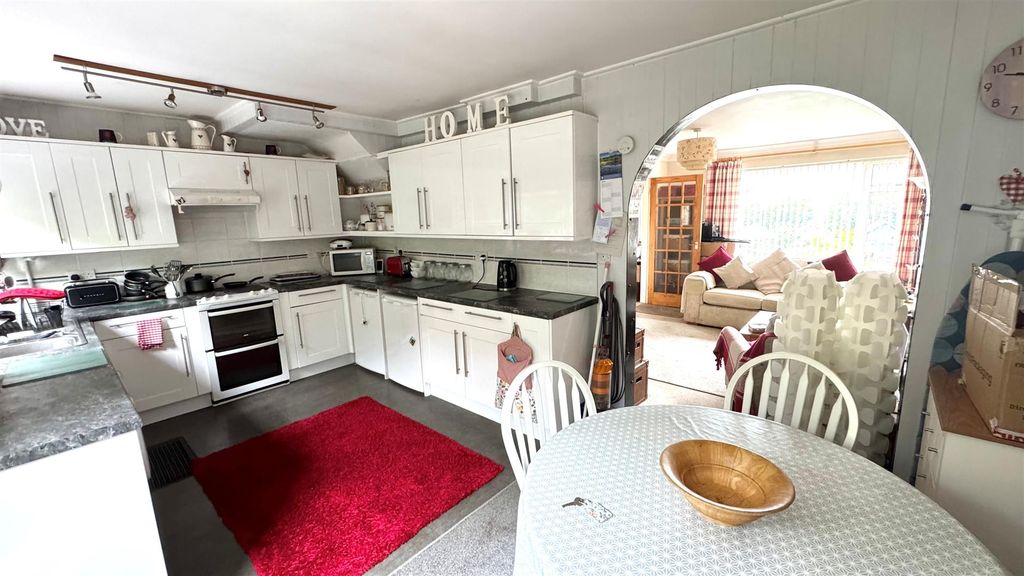 Property photo 2 of 13 11.Jpg