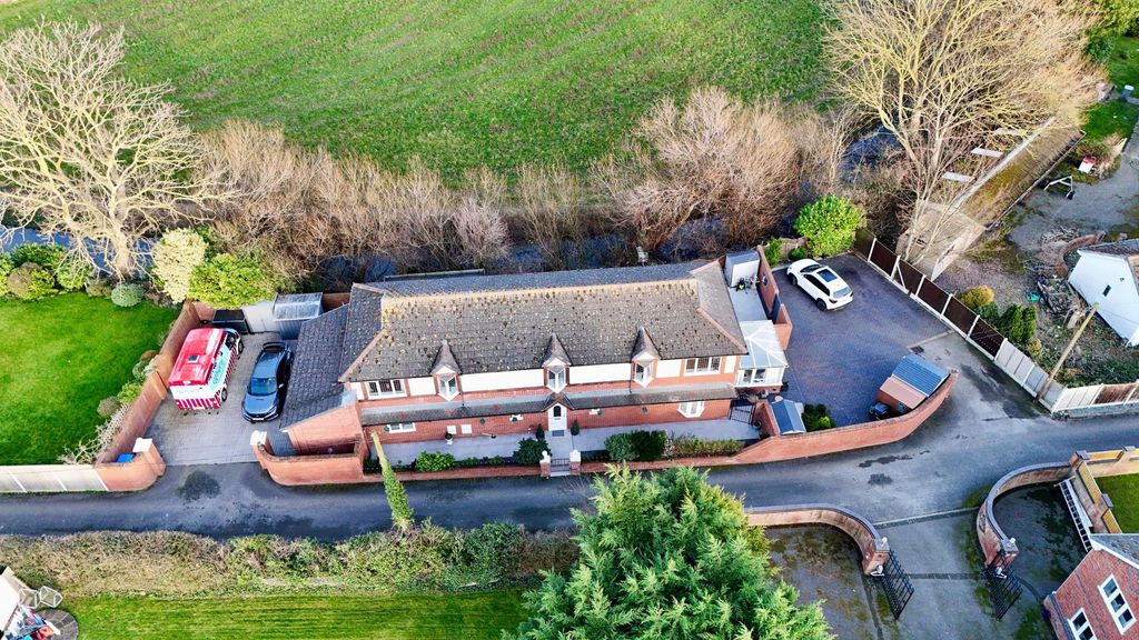 Property photo 3 of 31