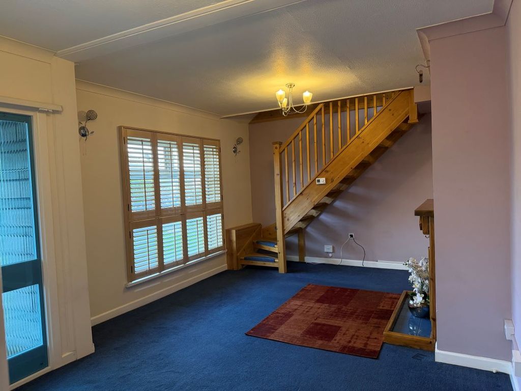 Property photo 3 of 28