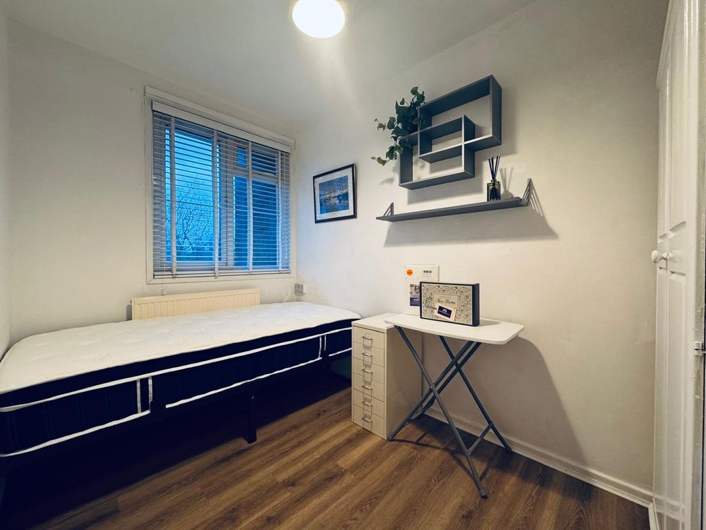 Property photo 2 of 15 To Let, Rent -  Single Room Near Brick Lane, London, E2 - Maxwellproperties.Co.uk