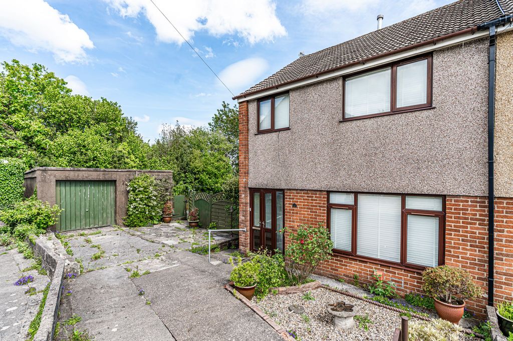Property photo 2 of 29