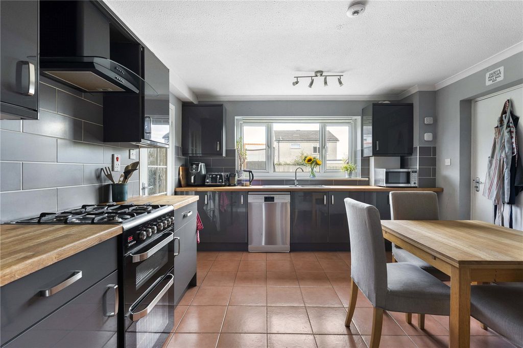 Property photo 2 of 27 Broomhill Drive 12