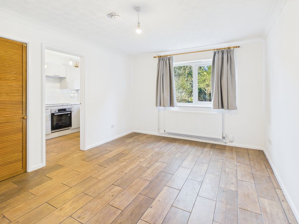 Property photo 2 of 11 Cam02519G0-Pr0375-Still008