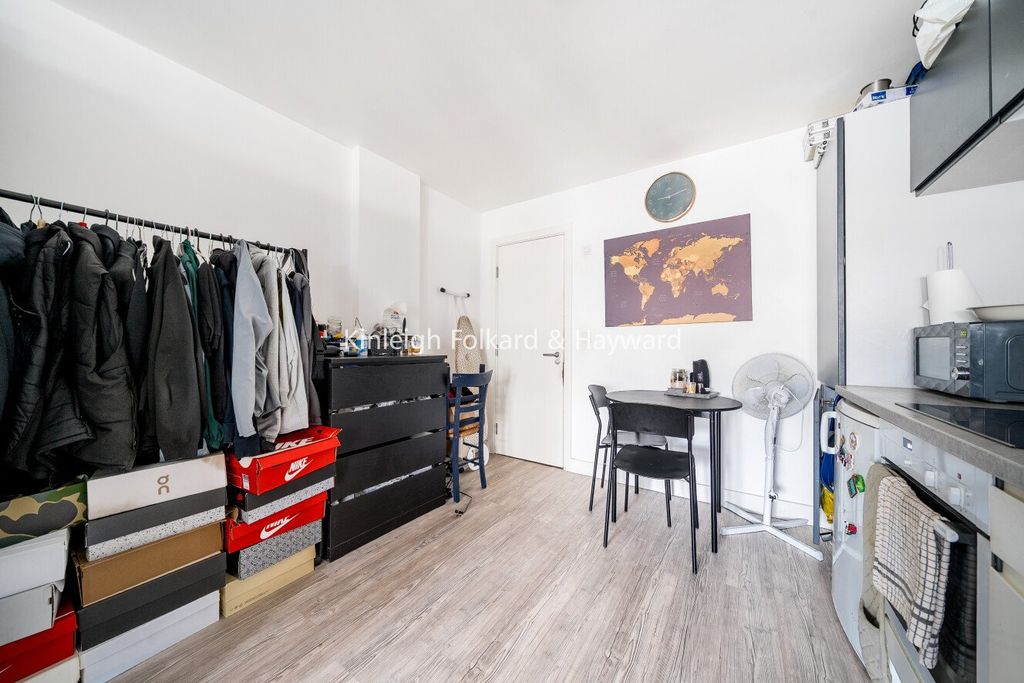 Property photo 3 of 14 Studio