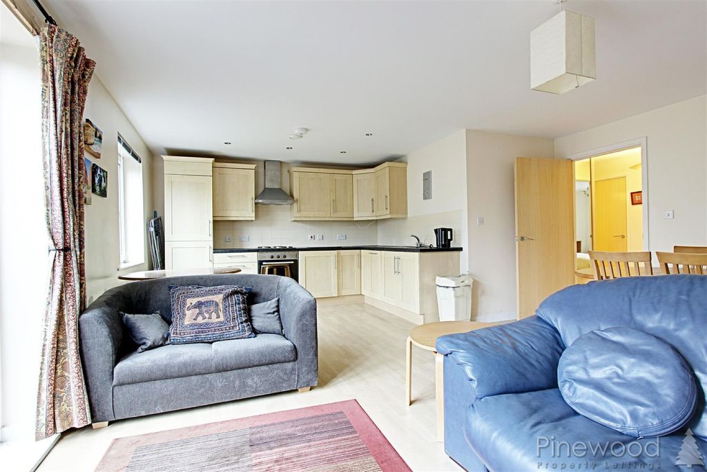 Property photo 3 of 10 Kitchen/Lounge/Diner