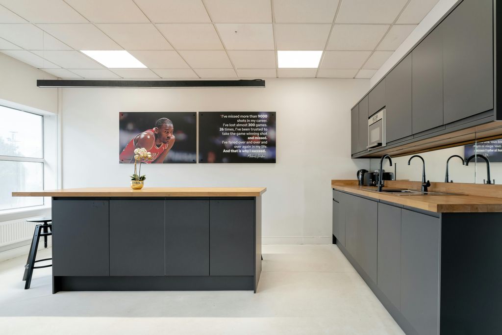 Property photo 3 of 11 Communal Area 18.Jpg