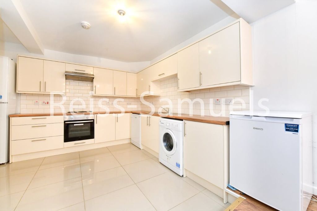 Property photo 2 of 31