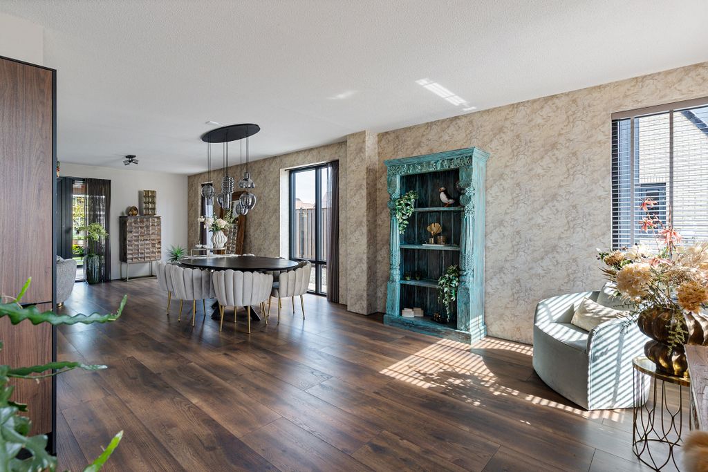 Property photo 3 of 68