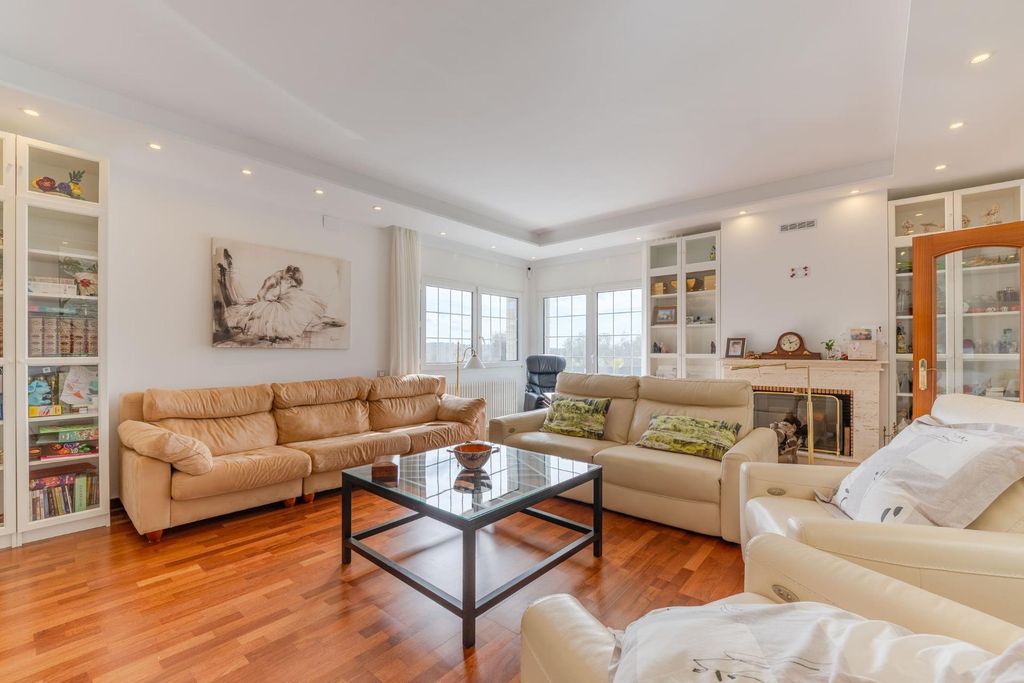 Property photo 3 of 60