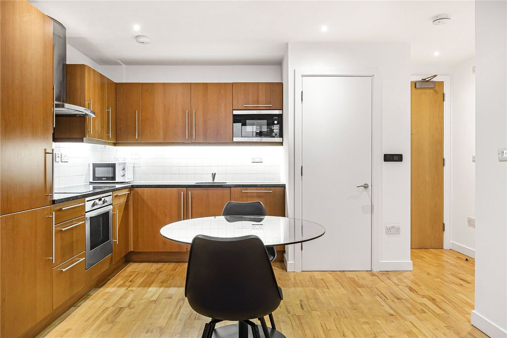 Property photo 2 of 12 Reception/Kitchen