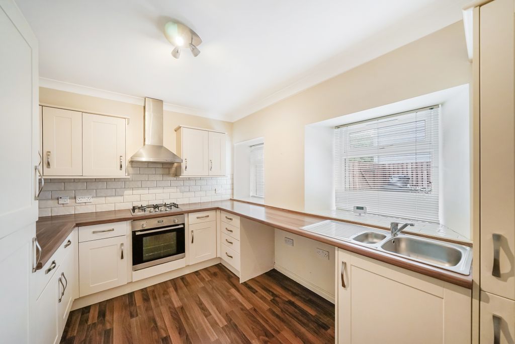 Property photo 2 of 11 4