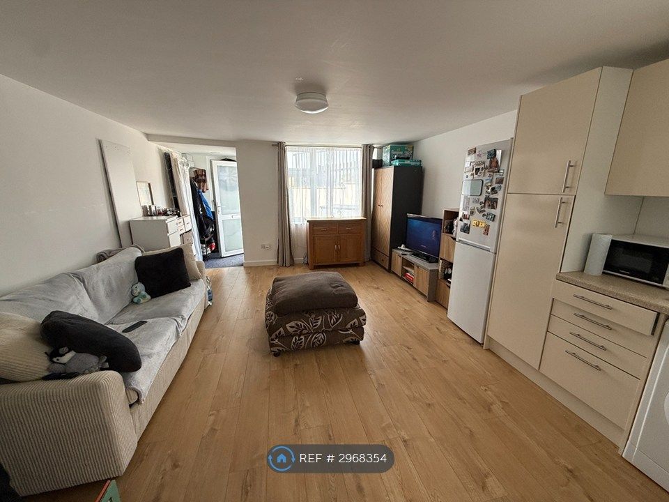 Property photo 2 of 8