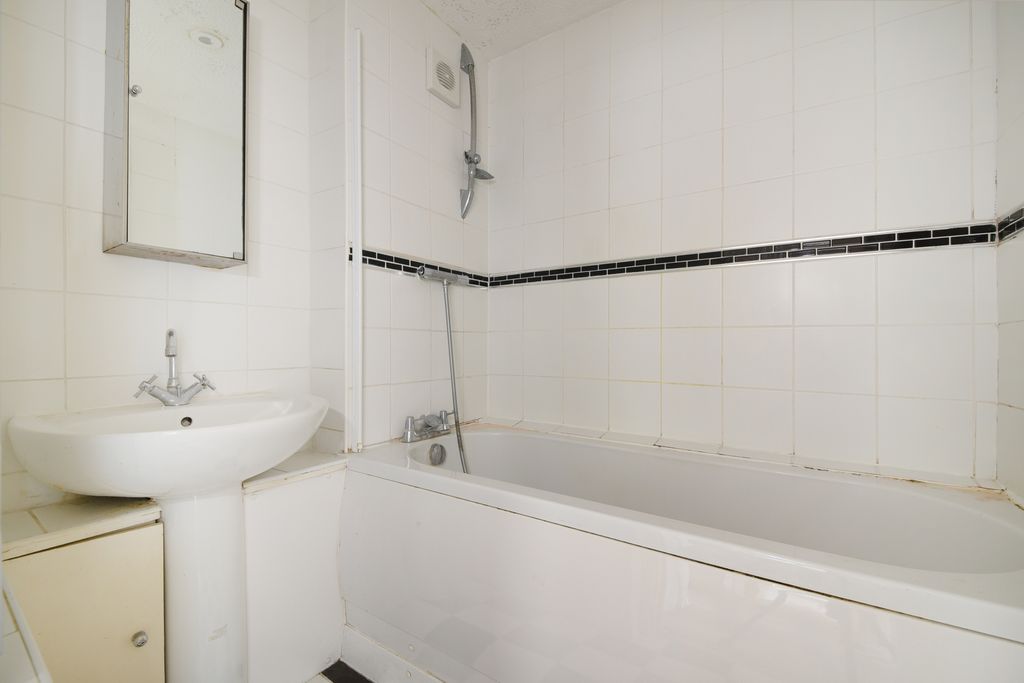 Property photo 3 of 7 Photo 4