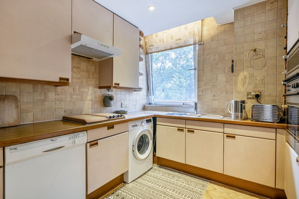 Property photo 3 of 24