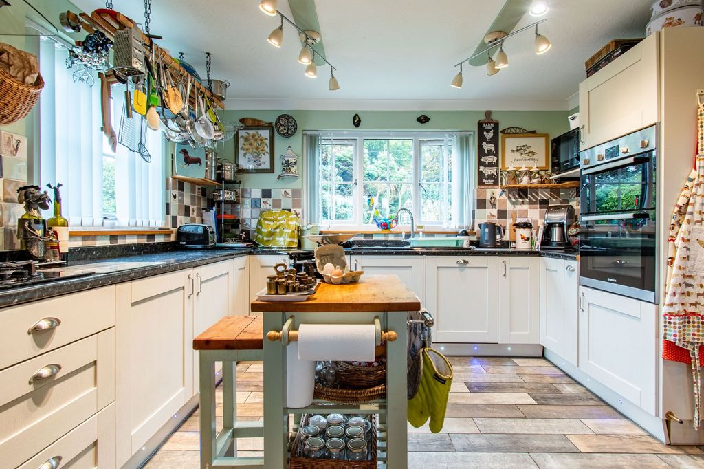 Property photo 2 of 24