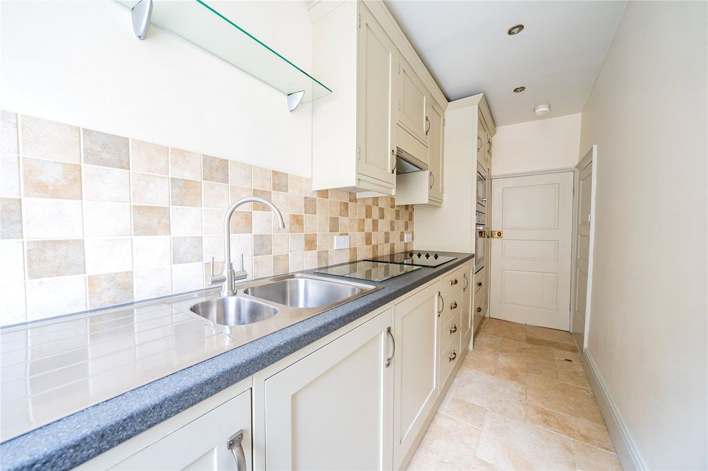 Property photo 2 of 11 Picture No. 17
