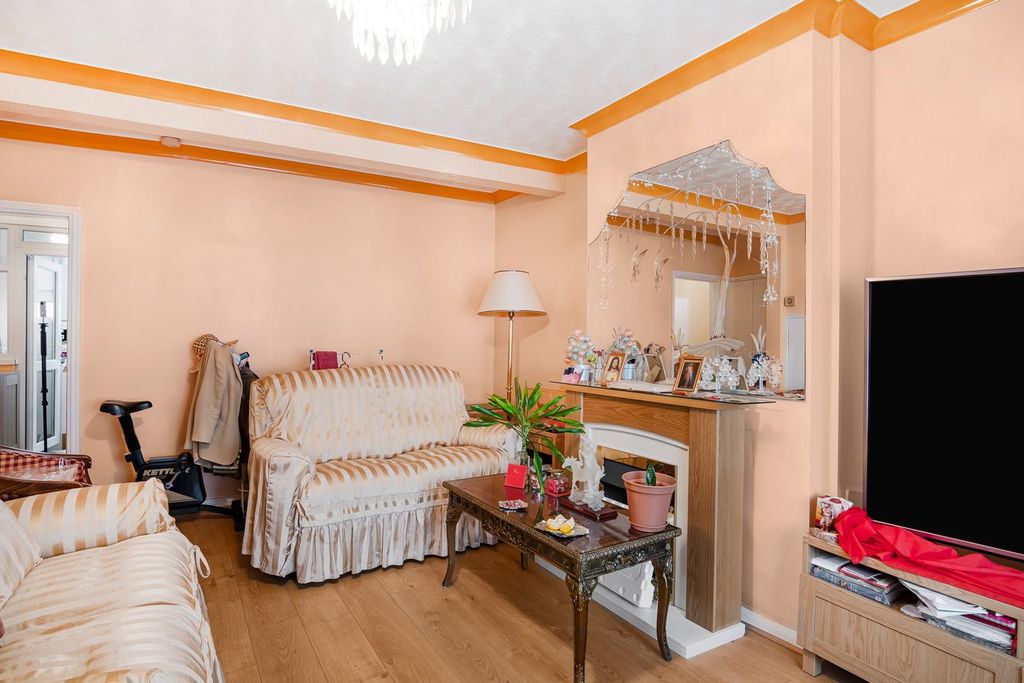 Property photo 2 of 11