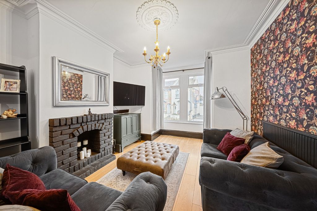 Property photo 2 of 21 3943816