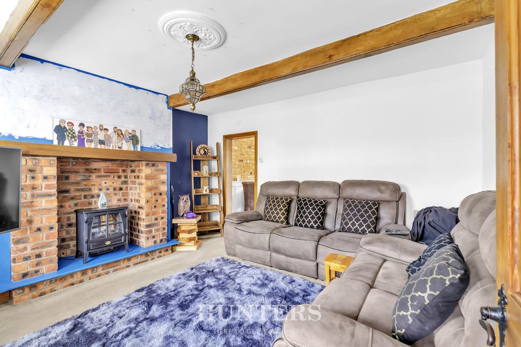 Property photo 3 of 17 Living Room