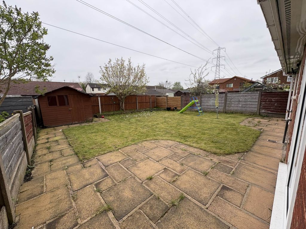 Property photo 2 of 31