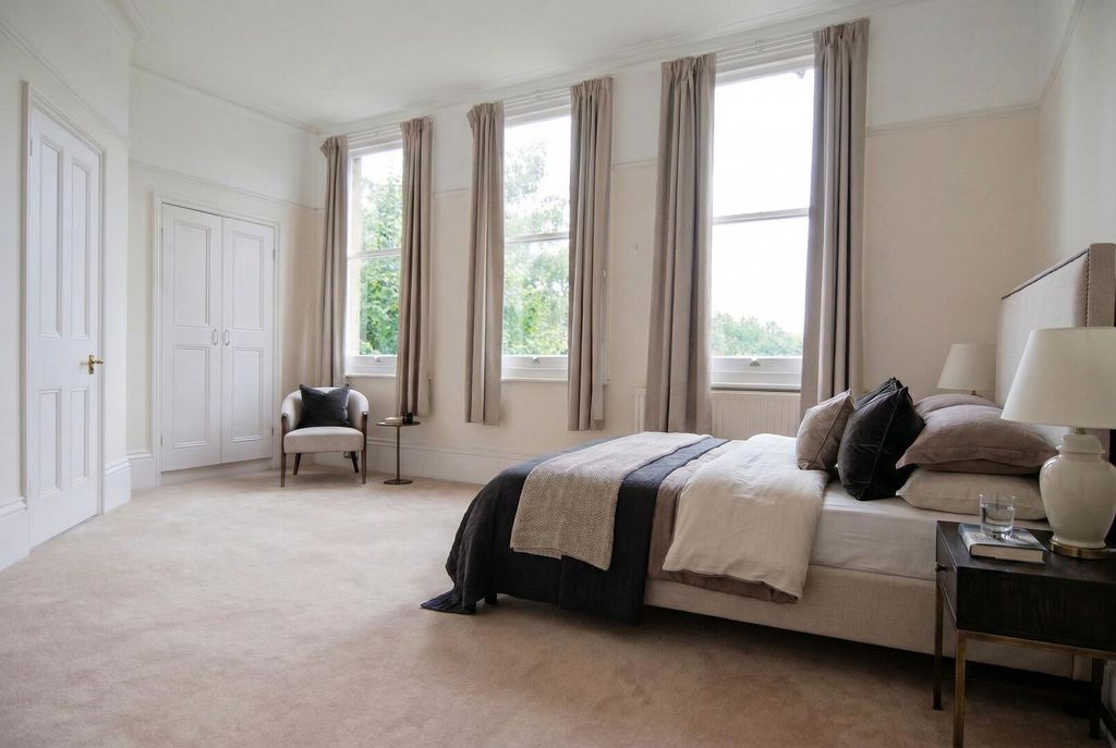 Property photo 2 of 12 Bedroom