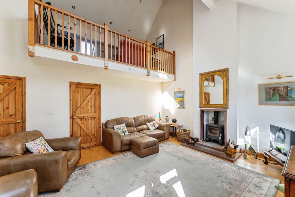 Property photo 3 of 17 Photo