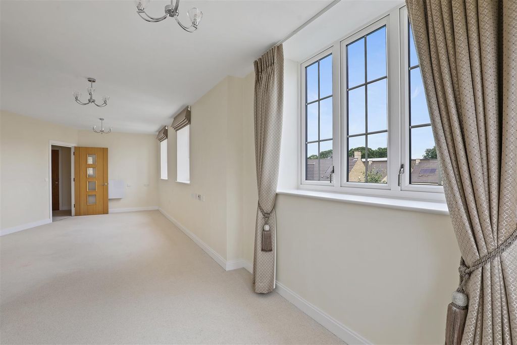 Property photo 3 of 18 12-2c8d9d7F-526F-4Fed-9843-c2627430Ed7Bct_Mcs_Flat