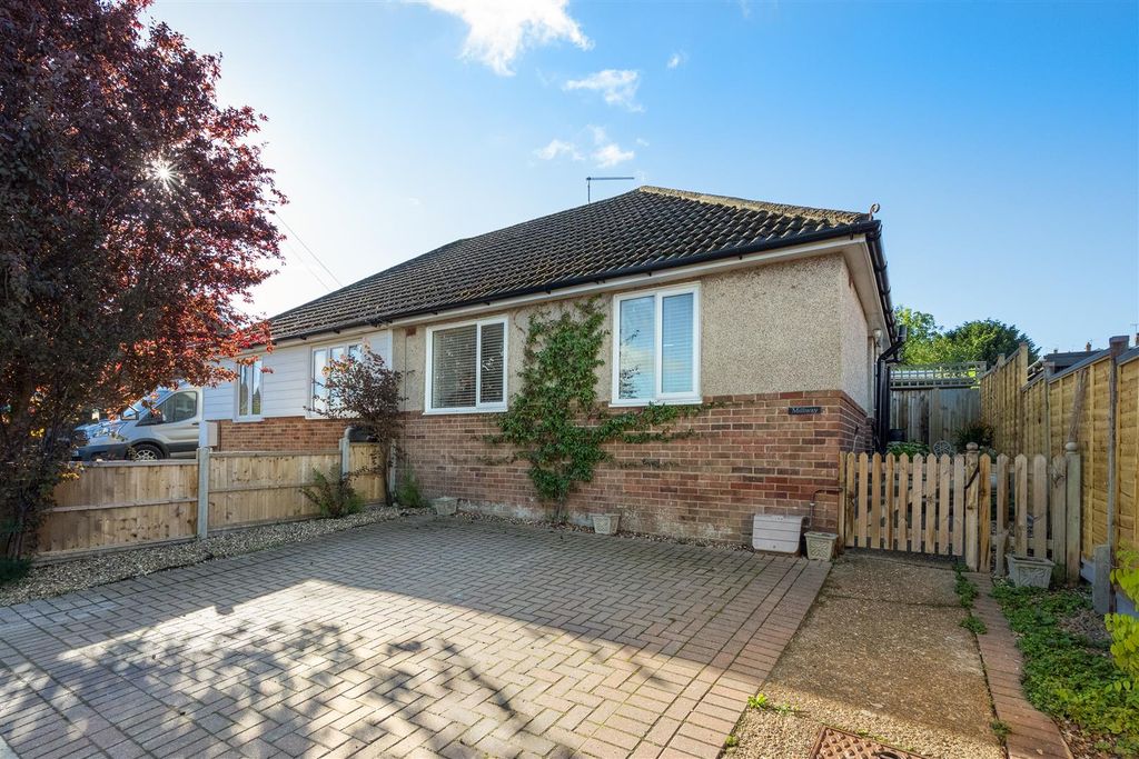 Property photo 1 of 18 Grosvenor Road, Whitstable