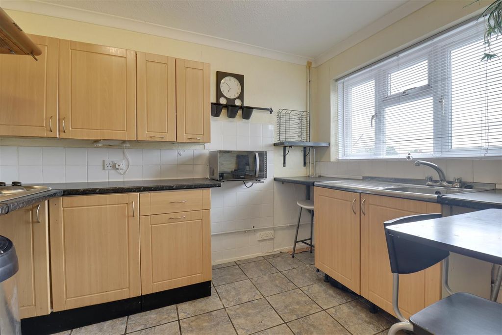 Property photo 2 of 12 560CE5Fc-5Dec-4252-B349-9616Cf37D7D3_1_201_A.Jpeg