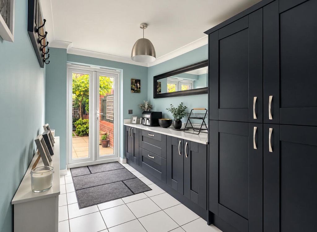 Property photo 3 of 18 Kitchen