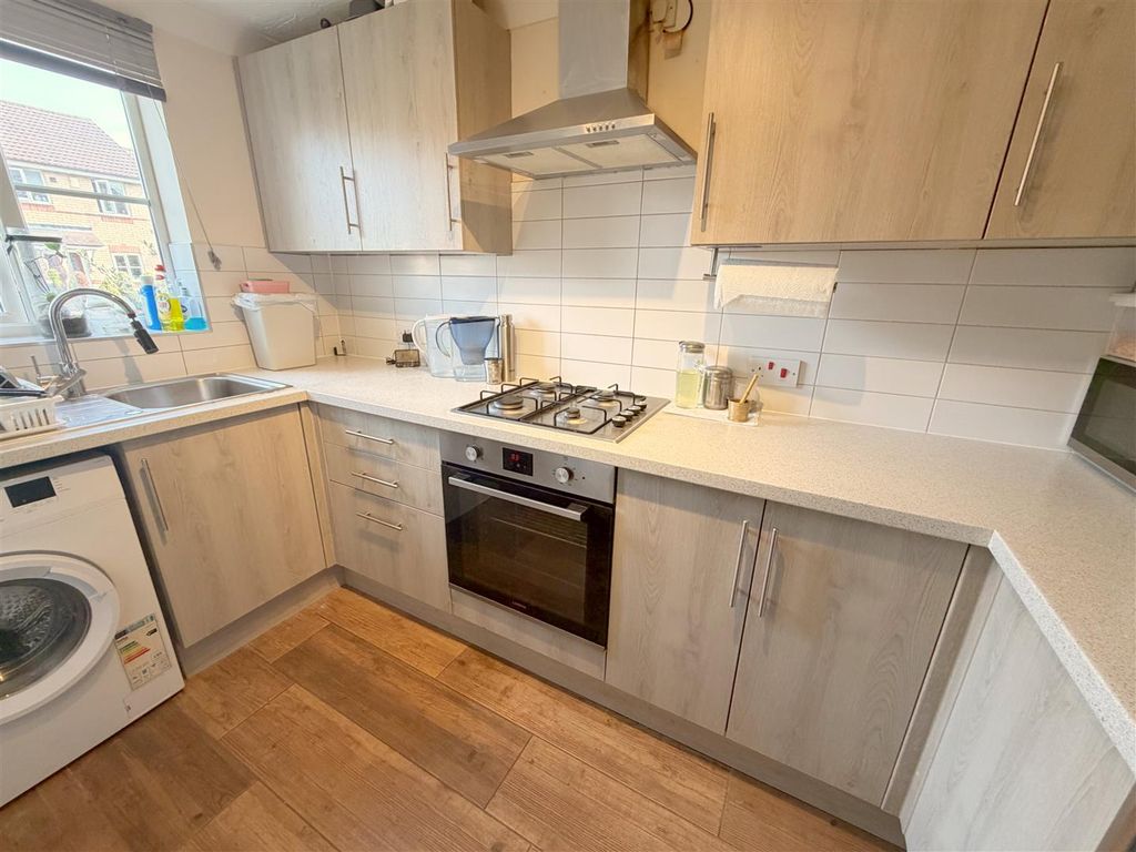 Property photo 2 of 10 Kitchen