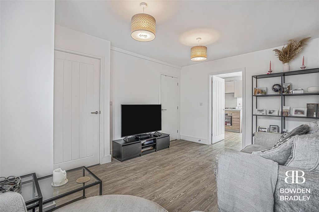 Property photo 3 of 17 Living Room