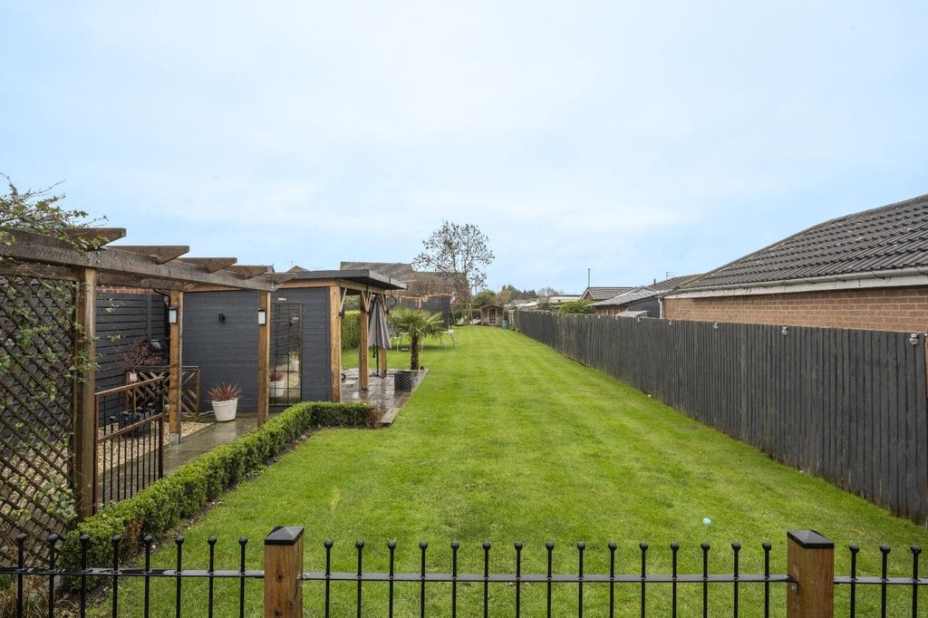 Property photo 2 of 22