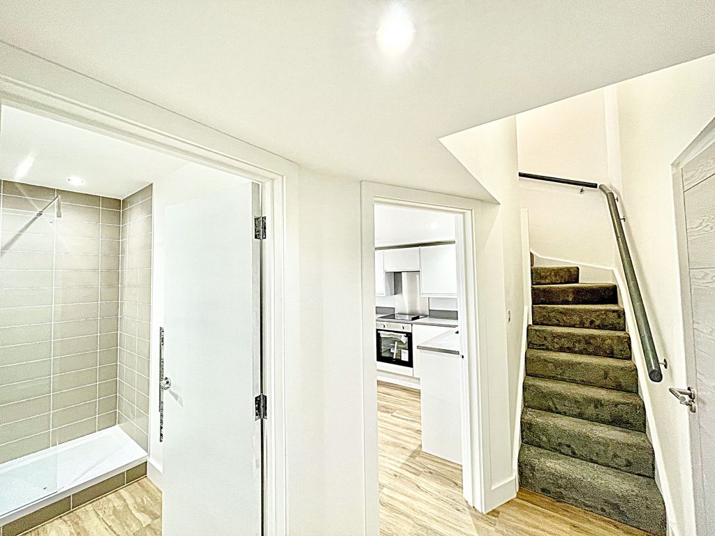 Property photo 2 of 25