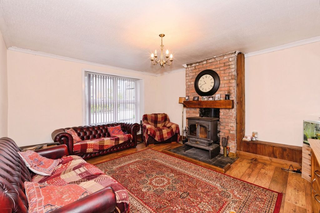 Property photo 3 of 11 Living Room